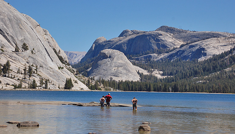 Wyoi-yosemite-walking-5